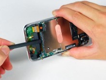vivo手机维修指南 专业服务保障高效体验\n\n正文 \nvivo手机凭借出色的影像系统和时尚设计受到广大用户青睐，但日常使用中难免因摔落、进水等突发情况导致屏幕碎裂、电池耗电过快或接口故障。关键在于及时通过正规渠道进行维修，从而保证手机功能与系统稳定性。以下四条核心原则协助您快速了解专业的vivo手机维修服务 \n\n1. 官方渠道可靠性最高\n但凡保修期内遵循正规机打流程损伤的机型，均可在vivo授权客户服务中心享有官方真件更换保留优惠福利制度 合理收费并行专业化；工作人员执行更为严的大验机项目。解